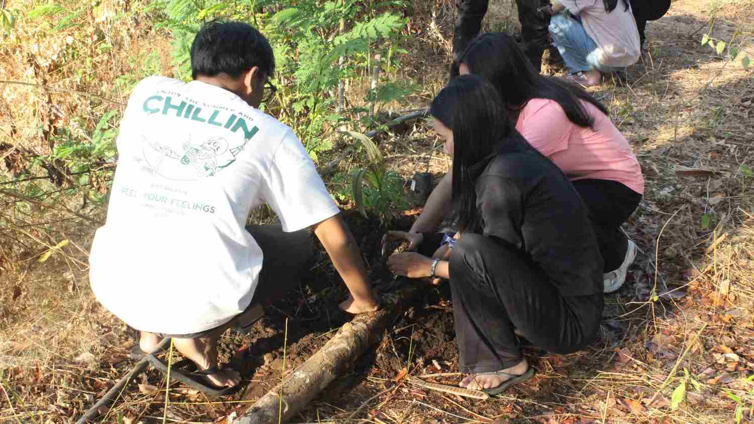 MEREFLEKSIKAN HUBUNGAN KITA DENGAN SEMESTA, DPK TEKNIK UNDIKSHA GELAR TERMINAL REFLEKSI VOL II : Kembali Ke Akar - gambar 6