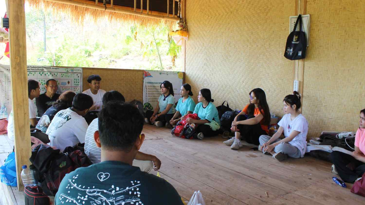 MEREFLEKSIKAN HUBUNGAN KITA DENGAN SEMESTA, DPK TEKNIK UNDIKSHA GELAR TERMINAL REFLEKSI VOL II : Kembali Ke Akar - gambar 4